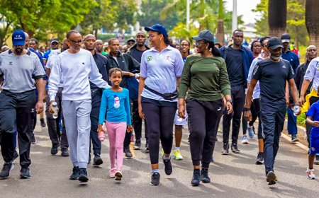 Amafoto - Perezida Kagame na Madamu bari kumwe na Gen. Kainerugaba bitabiriye Siporo rusange