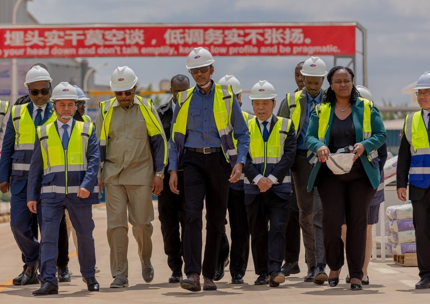 Perezida Kagame yatashye uruganda rwa sima rwuzuye i Muhanga