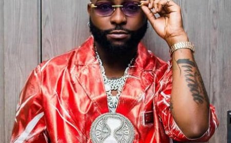 Davido agiye kujyana mu nkiko abakwirakwije inkuru z’ibihuha kuri we