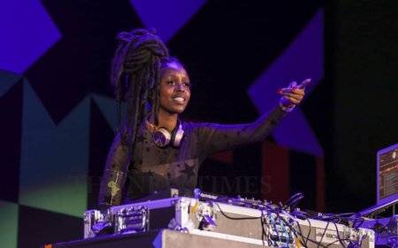 Dj Sonia uherutse gupfusha musaza we yanyomoje amashusho amaze iminsi amwitirirwa