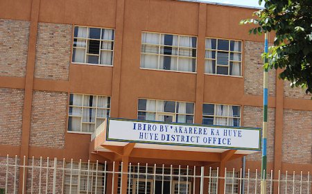 Huye: Icyo ubuyobozi bw’akarere buvuga ku kibazo cy’ubwiherero bwo ku bigo by’imari