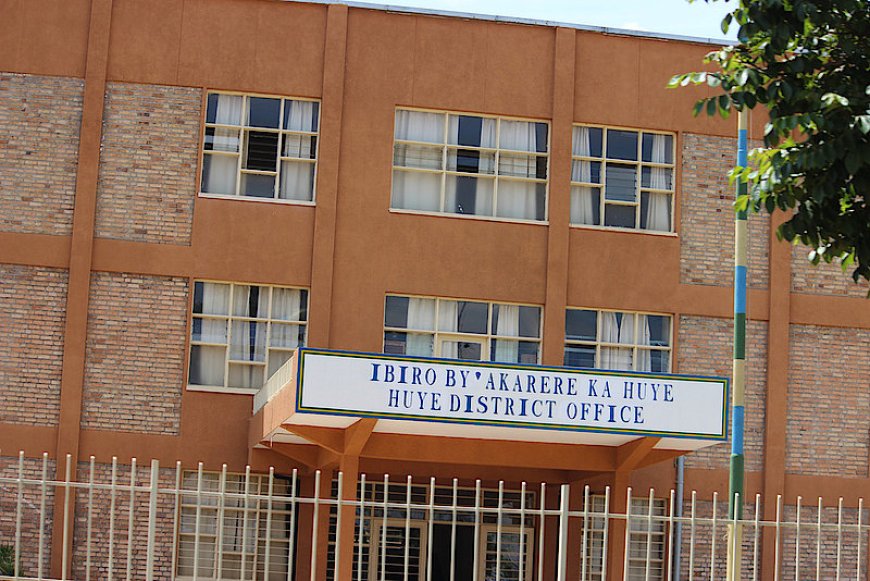 Huye: Icyo ubuyobozi bw’akarere buvuga ku kibazo cy’ubwiherero bwo ku bigo by’imari