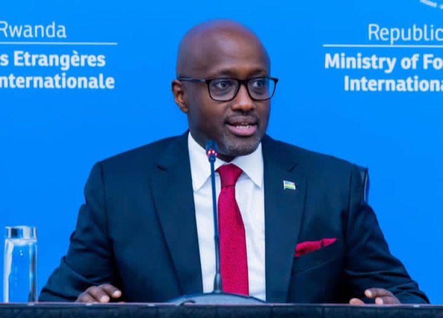 Ariel Wayz yishimiwe na Minisitiri Nduhungirehe