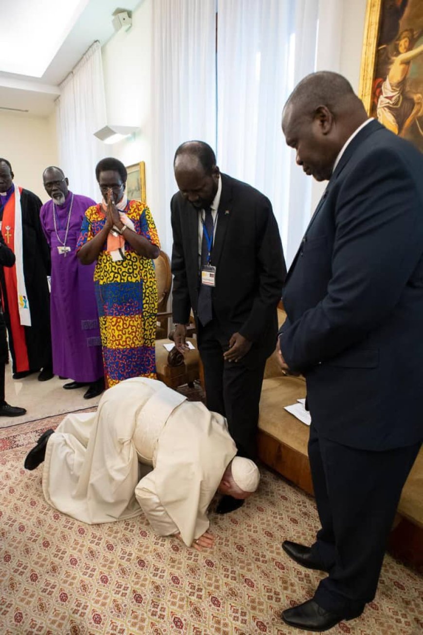 Yasomye ibirenge by'abayobozi ba Sudan y'Amajyepfo! Ibimenyetso bigaragaza ubudasa bwa Papa Francis