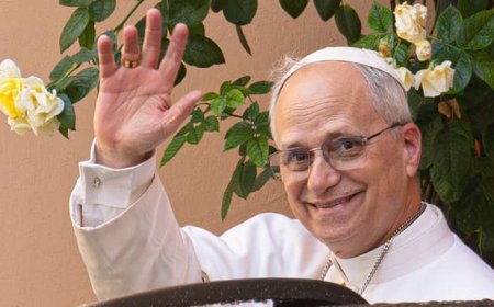 Abagore barindwi gusa ni bo bemerewe kwambara imyenda y’umweru imbere ya Papa