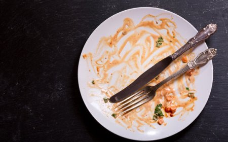 IBANGA RY’UBUZIMA: Kubera iki iyo ibiryo birangiye ku isahani, tuvuga ko isahani yanduye? Ishusho nyayo y'uburyo tubayeho mu buzima busanzwe