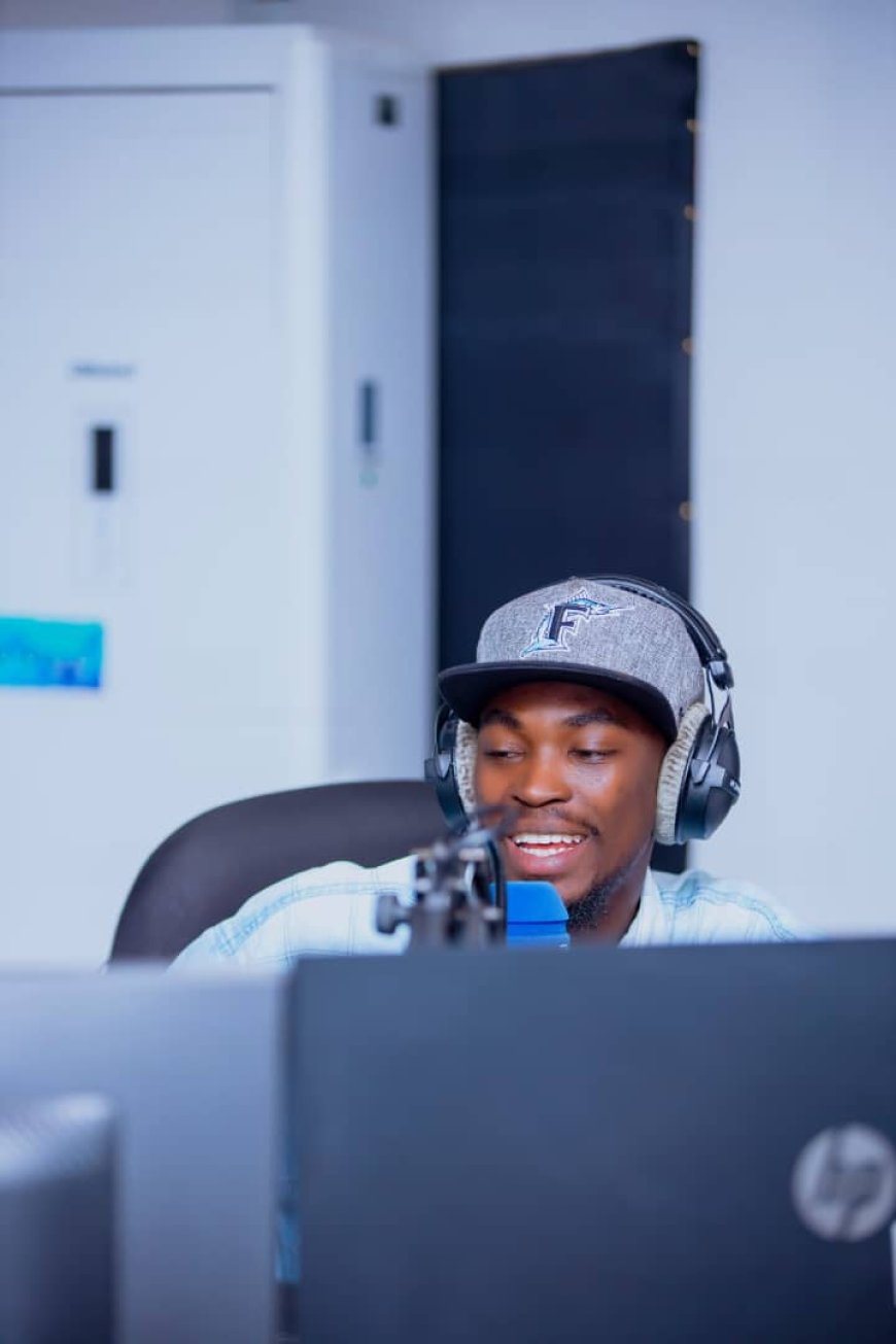 Umunyamakuru wa RBA, Polyvalent yasohoye indirimbo y'ubuhanuzi "AMAYERI II" - AMASHUSHO