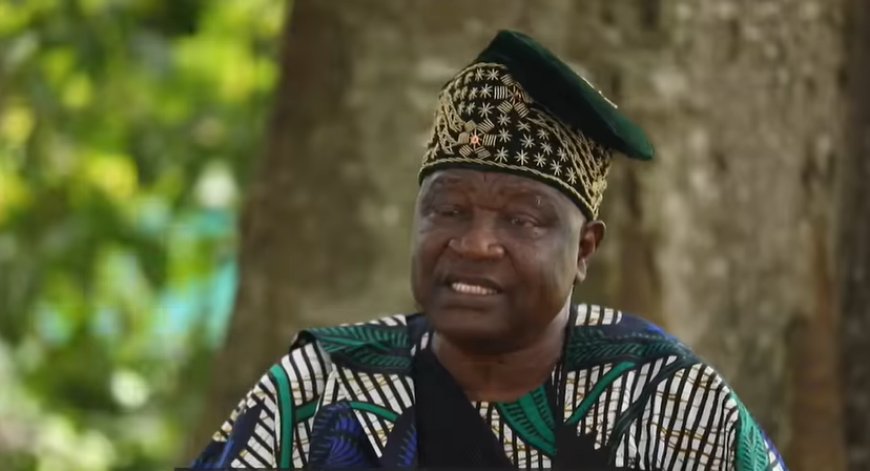 Inkuru y'umwami wihinduye umwarimu