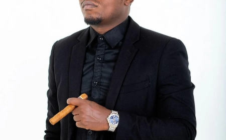 Igisobanuro cy'amafoto Bulldogg yakiranywe avuye ku rubyiniro