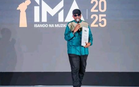 Massamba Intore yahawe igihembo cye cya mbere mu muziki nyarwanda