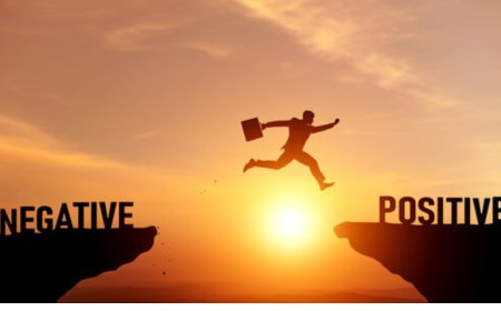 Satani aguhambiriza umugozi wiboheye:  Hindura imitekerereze, utsinde inzitizi, utere Imbere