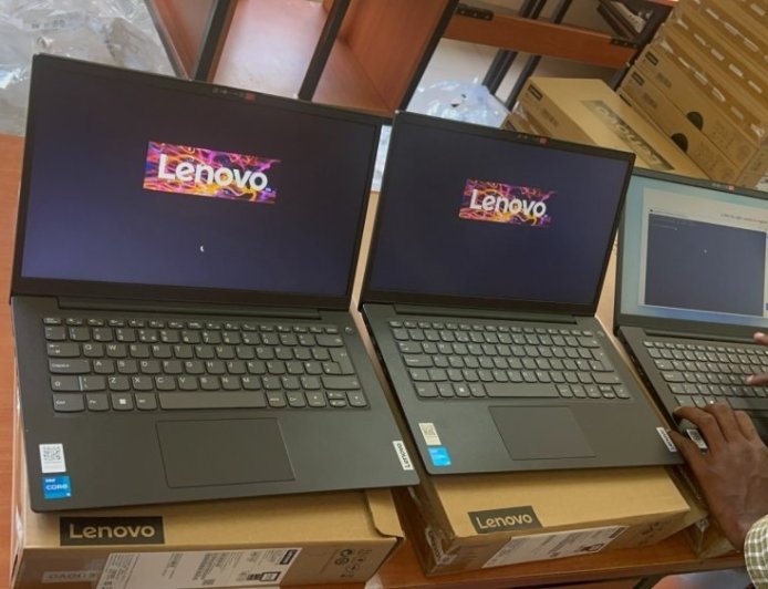 Abiga muri Kaminuza y'u Rwanda barataka ko mudasobwa bahawe zapfuye hadateye kabiri