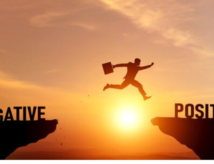 Satani aguhambiriza umugozi wiboheye:  Hindura imitekerereze, utsinde inzitizi, utere Imbere