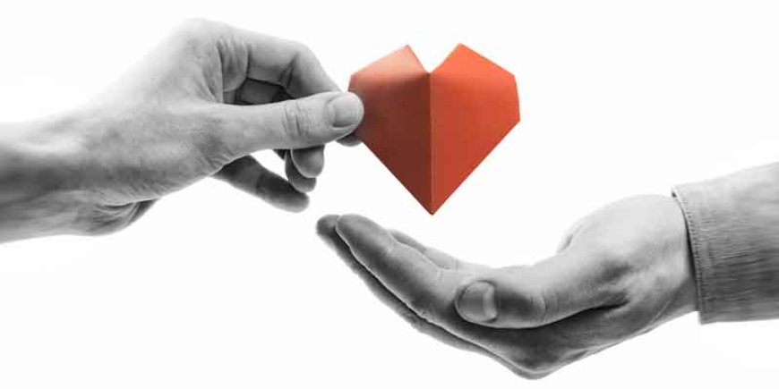 IBANGA RY’UBUZIMA: Dore impamvu gutanga ari kimwe mu bintu by’agaciro byubaka umuntu n’umuryango