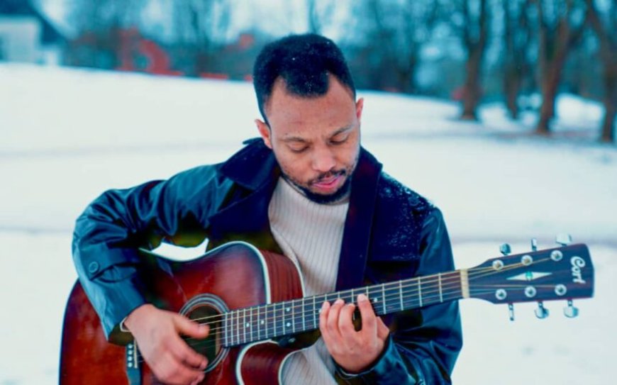 Umuramyi Gad Rwizihirwa yasabye abizera Imana kujya bayiringira igihe cyose