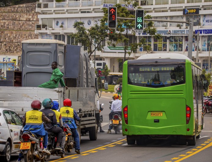 Usibye ibiciro bya lisansi; Hasobanuwe izindi ngaruka mbi 5 zidashobora kwirindwa intambara ya Iran igiye guteza U Rwanda
