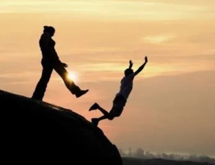 Nuhemukira umuntu uhubutse, uzamenye ko isi yo izakwishyura yitonze.