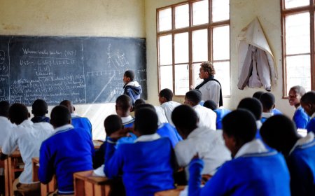 Ese igihe ntikigeze ngo amashuri yigishe mu Kinyarwanda?