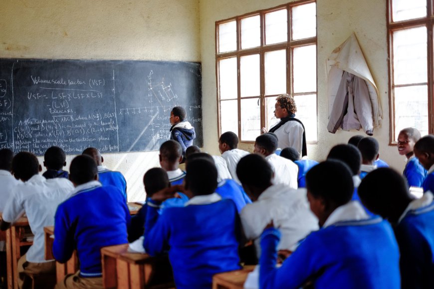Ese igihe ntikigeze ngo amashuri yigishe mu Kinyarwanda?