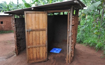 Gatsibo: Babiri bafunzwe nyuma y'uko umugabo apfiriye mu bwiherero