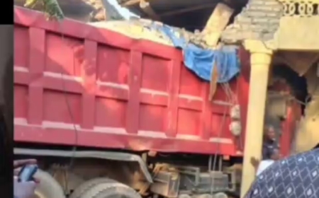 Nyanza : Ikamyo ya Howo yinjiye mu nzu ihitana umugore, ikomeretsa batanu