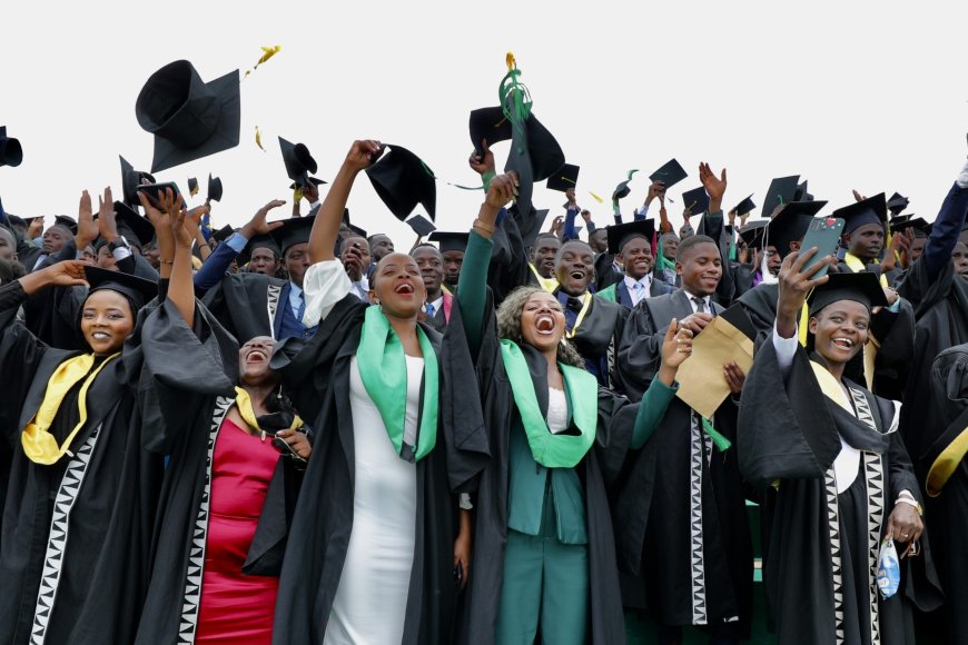 Kubera iki hari abanyeshuri babaga aba mbere mu ishuri bashomereye mu Rwanda ?